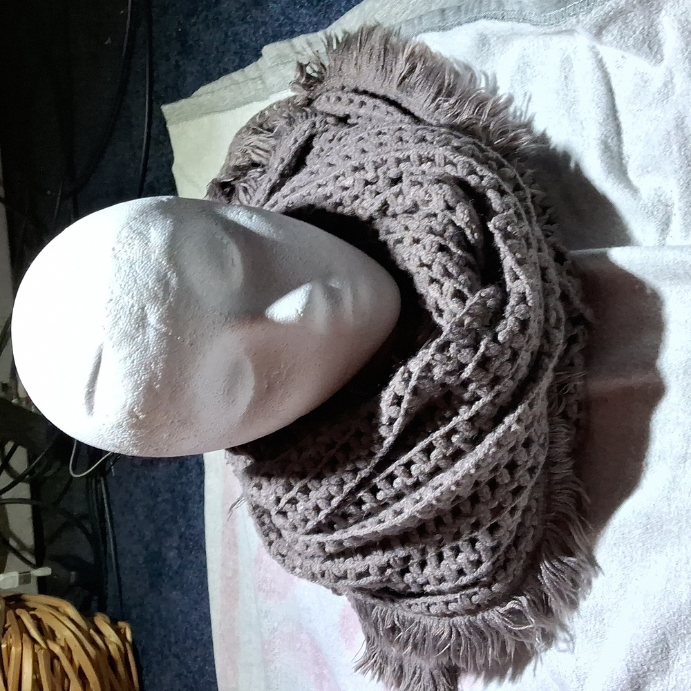 🆕️ Twig and arrow women's brown eternity Loop scarf